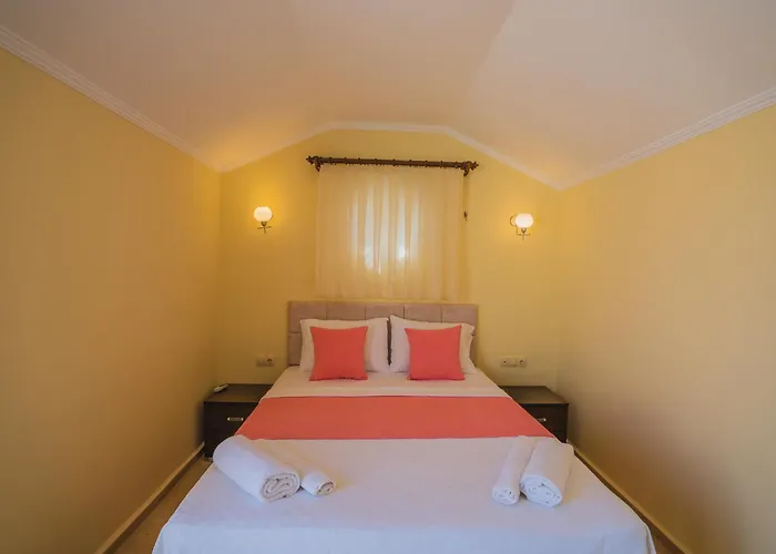 Sunset Club Aqualettings Pearl 7 ヴィラ フェティエ