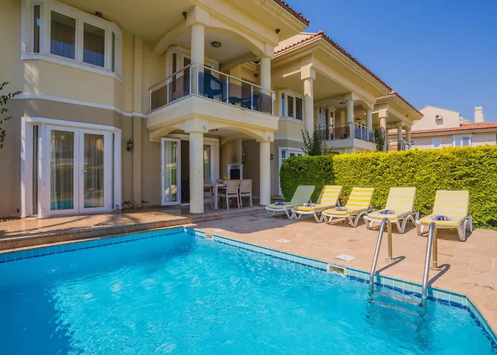 Sunset Club Aqualettings Pearl 7 フェティエ